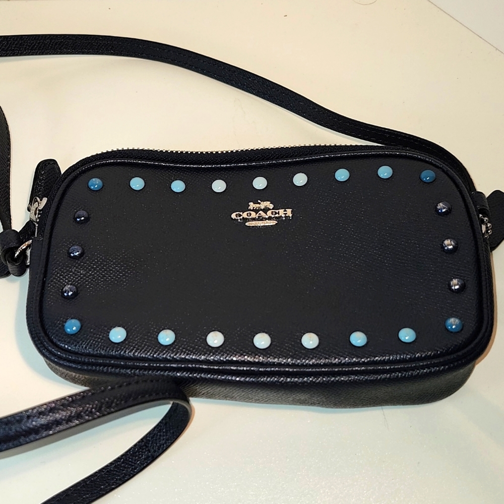 COACH ■ EUC ■ Navy Leather Crossbody With Rivets